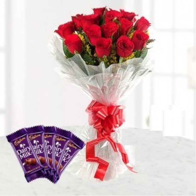 Stuning Red Roses With Chocolates